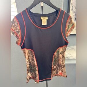 Realtree Women's Camouflage Tee - Black and Brown with Red Accents